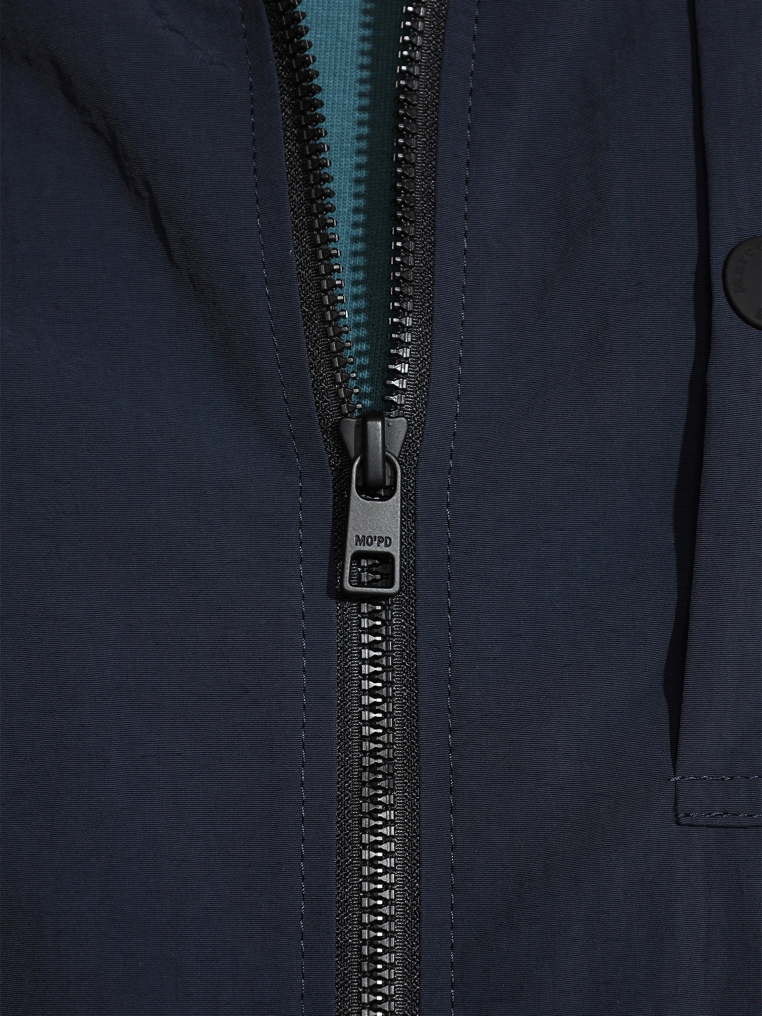 Куртка-ветровка темно-синего цвета 